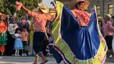 Eskişehir'de Nasreddin Hoca Festivalinde Altı Ülkeden Renkli Gösteriler