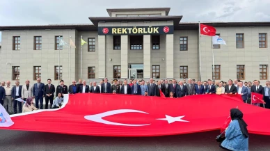 Ağrı İbrahim Çeçen Üniversitesi'nde imparatorluktan cumhuriyete vesayet konferansı düzenlendi