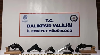 Bandırma'da polis operasyonunda ruhsatsız tabancalar ve fişekler ele geçirildi