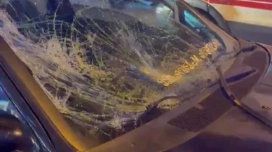 Mersin'de anne ve kızına otomobil çarptı kaza kameralara yansıdı