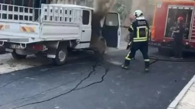 Elazığ’da park halindeki pikap yangını itfaiye ekipleri söndürdü
