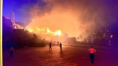Tosya’da yangın 3 evi kullanılmaz hale getirdi