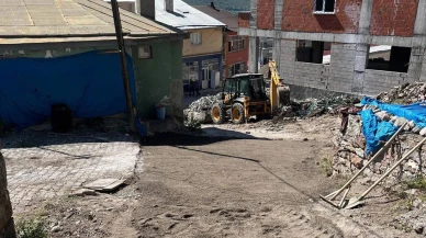 Posof Belediyesi Çermik Sokakta Parke Taşı Döşeme Çalışmalarını Sürdürüyor