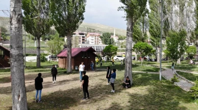 Bayburt’ta hafta sonu mesire alanları piknikçilerle doldu