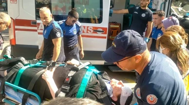 Manisa'da Tansiyonu Düşen Sürücünün Aracı Mobilya Mağazasına Daldı