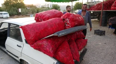 Kozan’da salça sezonuyla biber satışları yoğun ilgi görüyor