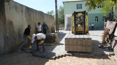 Muş Kırköy’de çamurlu yollar parke taşıyla düzenleniyor