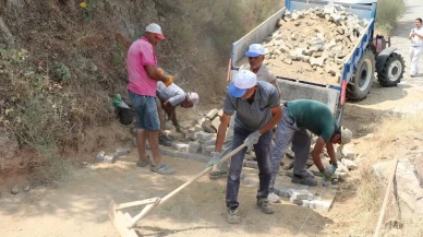 Bozdoğan Belediyesi dömen mahallesi’nde taş döşeme çalışması başlattı