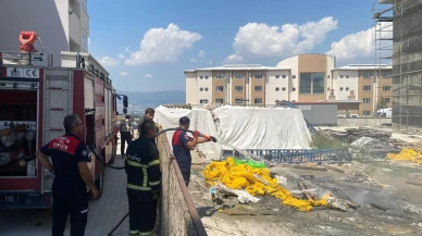 Burdur'da okul inşaatında yakılan ateş itfaiye ve polisi harekete geçirdi.