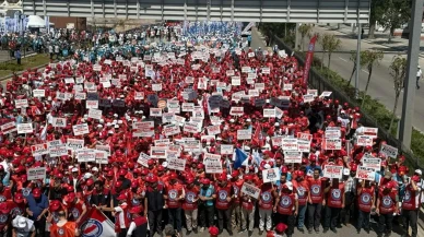 Memur-Sen üyeleri toplu sözleşme için Hazine ve Maliye Bakanlığı'na yürüdü