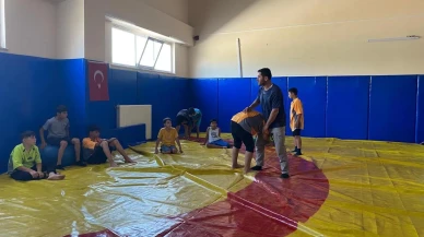 Muş’un Korkut ilçesinde yaz spor okulları güreş antrenmanları yoğun ilgi görüyor