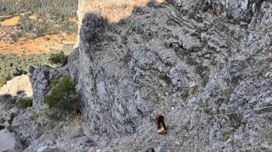 Fethiye’de Paraşütçü Ve Yolcusu Kayalık Alana Sert İniş Yaptı Kurtarıldı