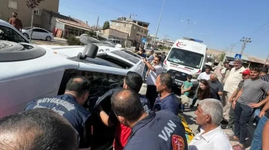 Van’da Ticari Araç Takla Attı Sürücü Yaralandı