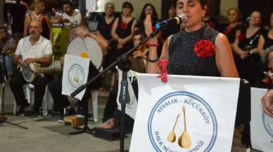 Ayvalık'ta Küçükköy Halk Müziği Derneği Korosu büyük ilgi gördü (11 kelime,