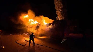 Çorum’da Çöp Yüklü Tırın Dorsesinde Yangın Çıktı İtfaiye Müdahale Etti