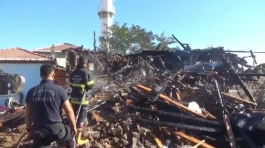 Çanakkale’de İmam Ömer Yerik’in evi namaz sırasında çıkan yangında küle döndü