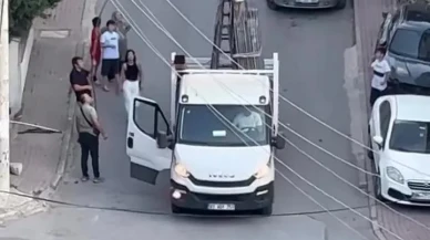Kocaeli'nin Çayırova ilçesinde tele takılan güvercin genç tarafından kurtarıldı