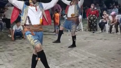 Afyonkarahisar'da geleneksel sünnet düğünü meşaleler ve davullarla kutlandı