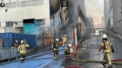 Arnavutköy’de 6 katlı fabrikada yangın çıktı itfaiye müdahalesi devam ediyor