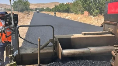 Ağzıkara köyünde 2,5 kilometrelik yol asfalt çalışmaları yarın bitiyor