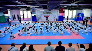 Fatih Belediyesi taekwondo gösterisi düzenledi 150 sporcu performans sergiledi
