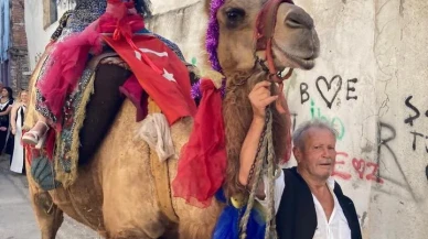 Bursa'da sünnet çocuğu Midilli atıyla annesi deveye binerek mahalle turu attı