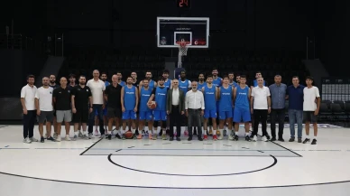 Başkan Çiftçi Çayırova Belediyesi Basketbol Takımı'nı ziyaret etti