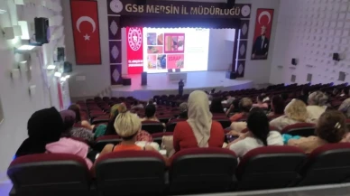Mersin polisi madde bağımlılığına karşı anne ve gençlere eğitim verdi