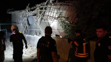 Malatya'da Depremde Hasar Gören Evin Çatısı Battalgazi'de Çöktü