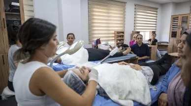 Mersin'de kadınlar cilt bakımı kursuyla meslek öğreniyor