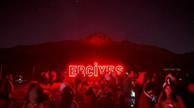 Erciyes'te Perseid Meteor Yağmuru Gökyüzü Meraklılarını Bir Araya Getirdi