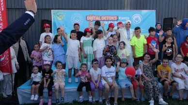 Bakan Göktaş Rize'de aile değerlerini ve çay kültürünü anlattı