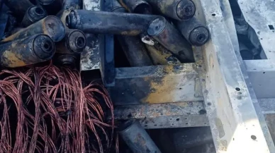 Gaziantep-Nizip Otoyolunda kamyonet alev aldı, sürücü hafif yaralandı.