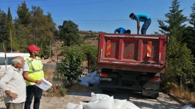Kocaeli Belediyesi çiftçilere tavuk ve yem desteği sağlıyor