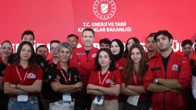 Bakan Bayraktar TEKNOFEST’te gençlerle enerji bağımsızlığını konuştu