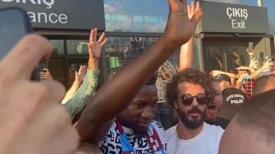 Andre Onana Trabzon'da Trabzonspor taraftarları tarafından coşkuyla karşılandı