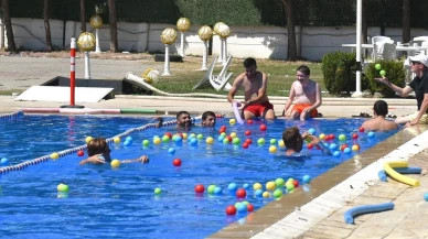 Yunusemre’de Özel Öğrenciler Yüzme Etkinliğinde Bir Araya Geldi