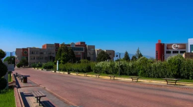 Adnan Menderes Üniversitesi kampüsünde yeşillendirme ve bakım çalışmaları devam ediyor