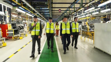 Murat Yalçıntaş Renault'nun Bursa fabrikasında üretim hattını inceledi