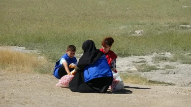 Burdur Gölü'nde gönüllüler Dünya Temizlik Günü'nde çöp topladı
