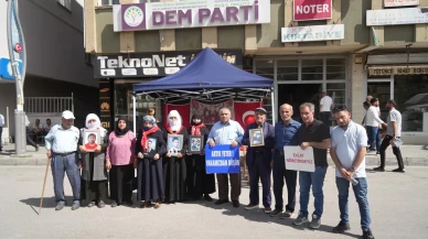 Muş'ta PKK mağduru aileler DEM Parti önünde eylem yapıyor