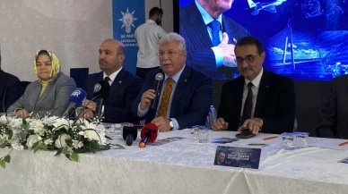 Ak Parti'li Akbaşoğlu CHP'de kargaşa ve koltuk kavgasını eleştirdi
