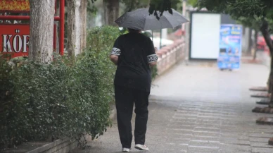 Aydın'da sağanak yağmur hayatı olumsuz etkiledi ve su birikintileri oluştu