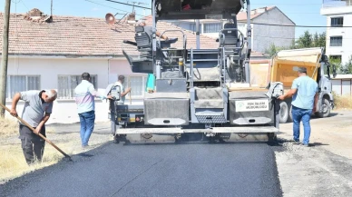 Yeşilyurt Belediyesi mahalle yollarını modern asfaltla yeniliyor