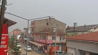 Eflani’de sağanak yağış yolları göle çevirdi