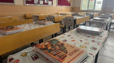 Iğdır'da Milli Eğitim Bakanlığı ücretsiz ders kitaplarını okullara dağıttı