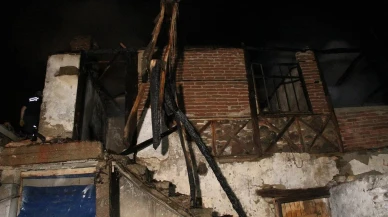 Kula’da Metruk Binada Çıkan Yangın Kontrol Altına Alındı