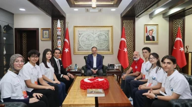 Siirt Valisi Kemal Kızılkaya, TEKNOFEST'te başarı gösteren Siirt Marifet Roket Takımını