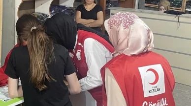 Türk Kızılay Uşak'tan öğrencilere okul forması desteği