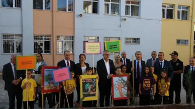 Vali Aktaş Uşak’ta İlk Ders Zilini Çaldı Ve Fidan Dikimi Gerçekleştirdi